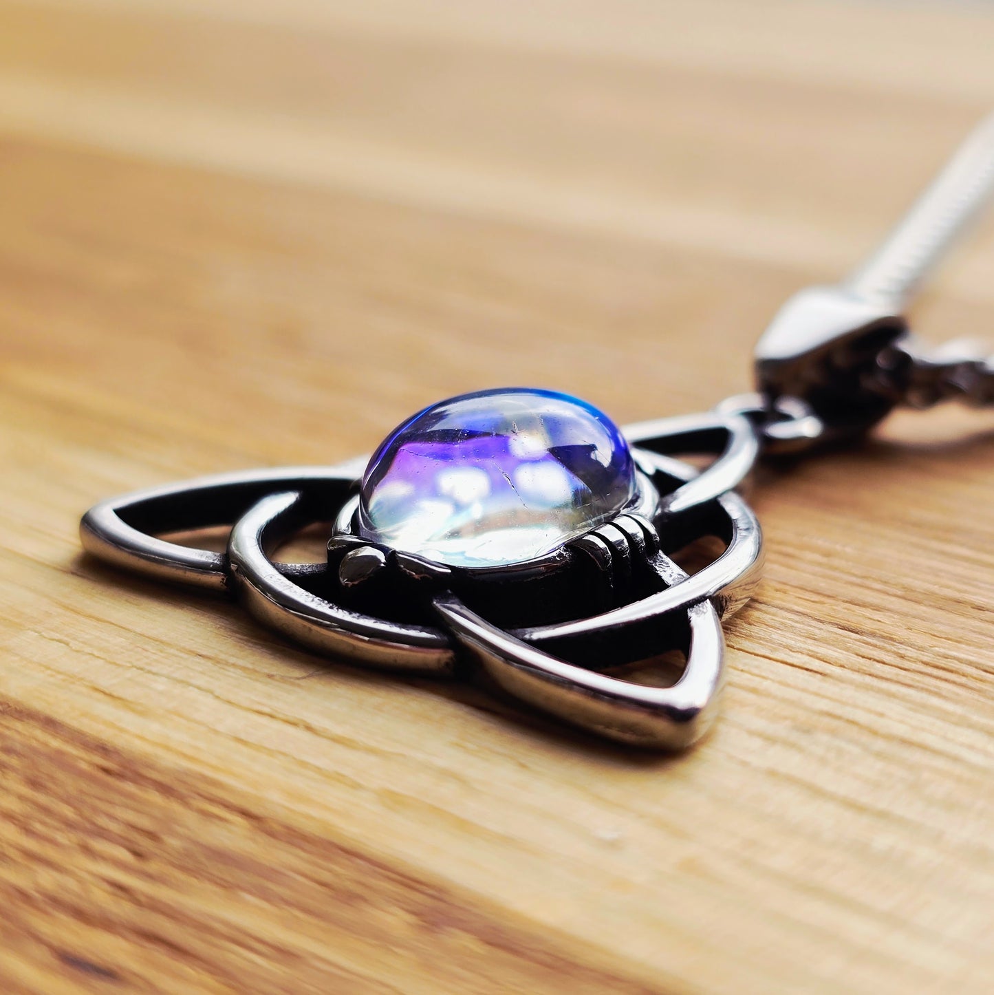 Halsband Keltisk Triquetraknut